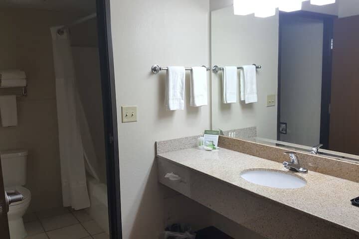 Room 34 of 46