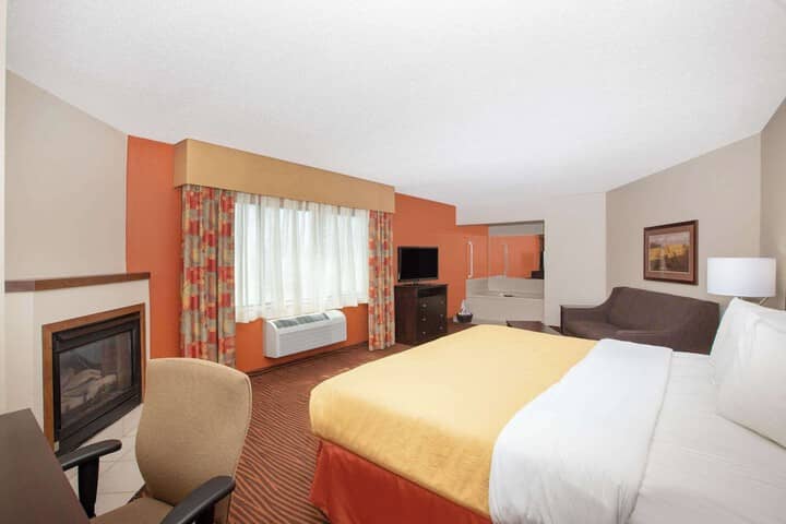 Room 28 of 46