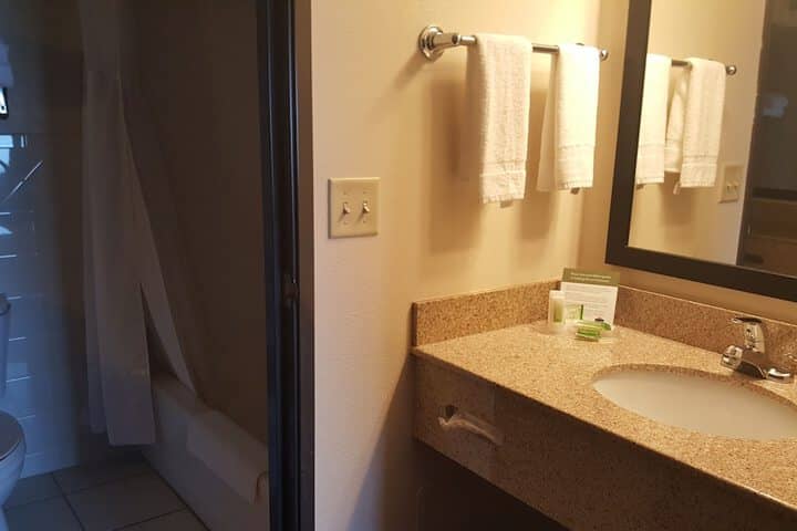 Room 35 of 46